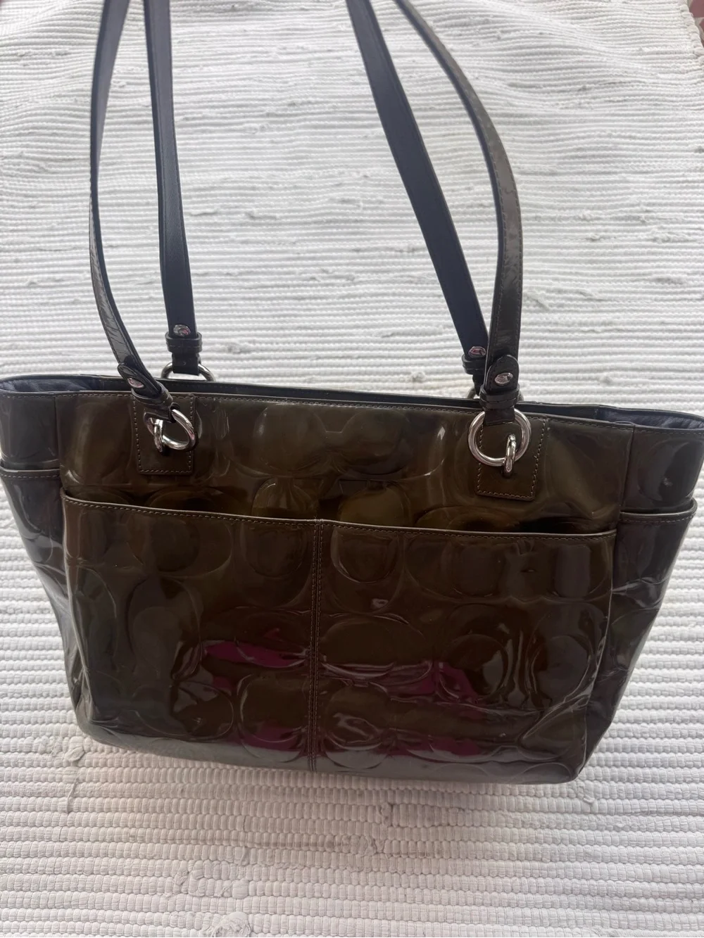 Coach Patent Signature Tote Olive m Large Shoulder Bag Y2K Chic